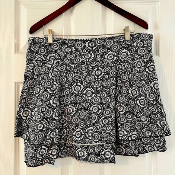 Dresses & Skirts - LOFT Soft Cotton Black & White Patterned Tiered Short Skirt